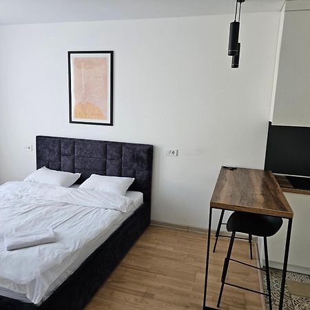 Nyvky Like Home - Studio - Apt 35 Киев Екстериор снимка