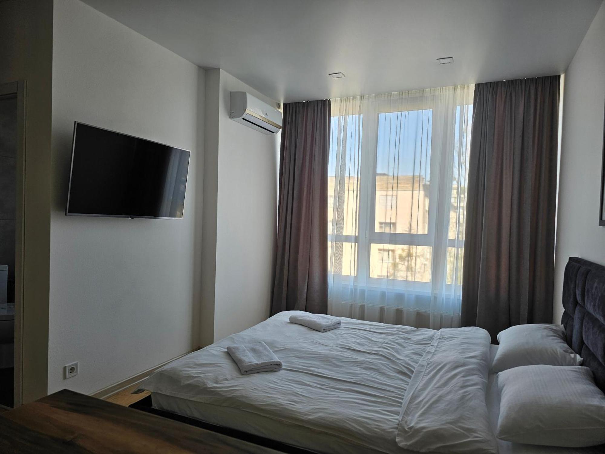 Nyvky Like Home - Studio - Apt 35 Киев Екстериор снимка